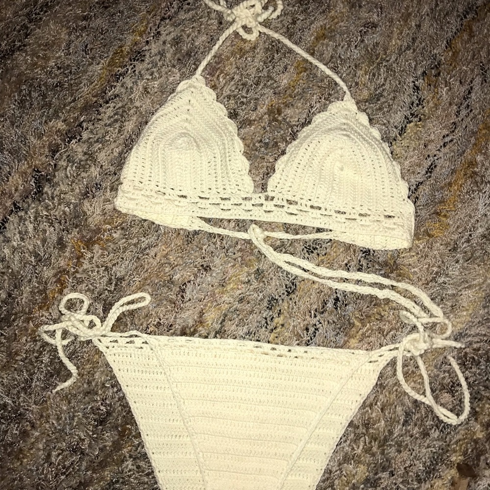 Crocheted string bikini new with out tags